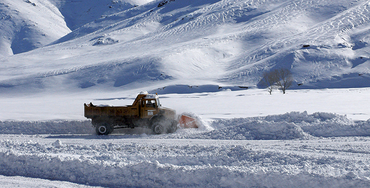 Chutes de neige : Une série de mesures prises pour assurer l’ouverture  des routes  sur 5.880 km