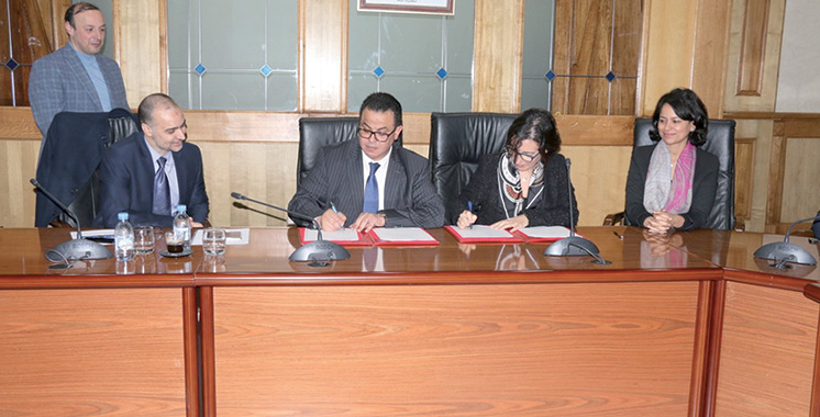 Dématérialisation de la formation professionnelle continue : Le ministère de la santé et Johnson & Johnson Morocco signent une convention