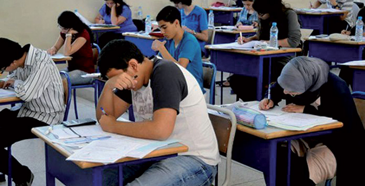فيما يلي مواعيد الامتحانات المدرسية 2021-2022