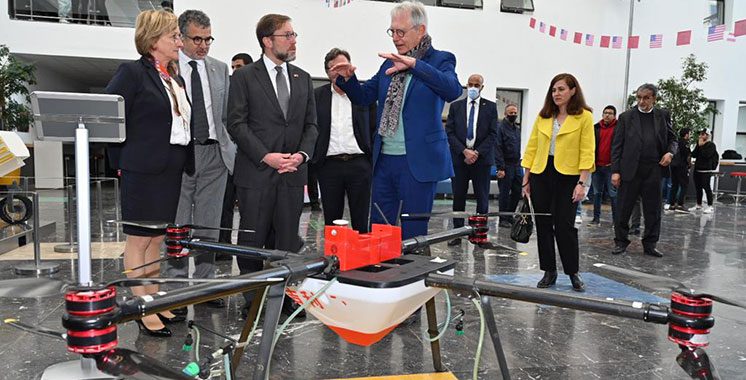 L'ambassade US à Rabat  fait don du modèle Lego  de «Mars Rover» à l'UIR