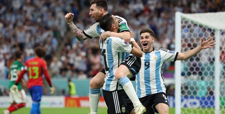 Messi conduit l'Argentine en quarts