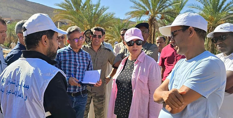 Latifa Yaakoubi en visite des oasis affectées par les inondations