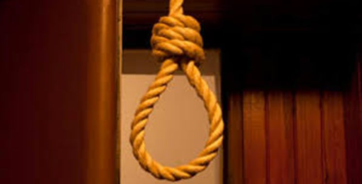 Un septuagénaire et une jeune femme se donnent la mort par pendaison