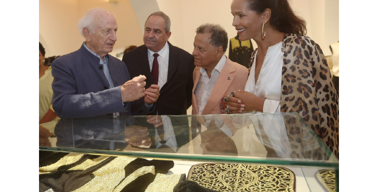 Elle propose un dialogue sensible entre mémoire  et modernité: Exposition «Caftan d’hier, regard d’aujourd’hui» au Musée National  de la Parure à Rabat