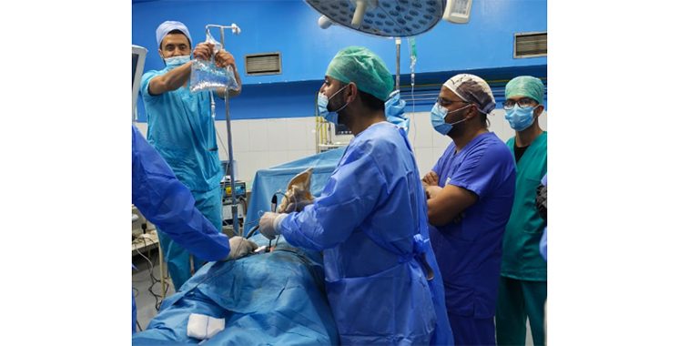Une première régionale : Réalisation d’une chirurgie endoscopique  de la hernie discale à Beni Mellal