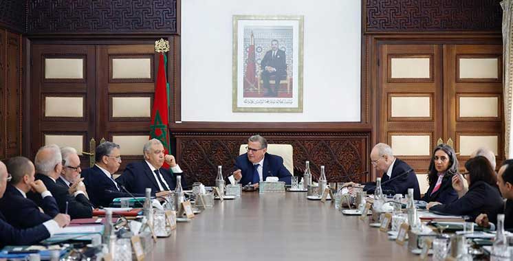 Le chef du gouvernement préside une réunion pour le suivi de la mise en œuvre de la feuille de route de l’emploi